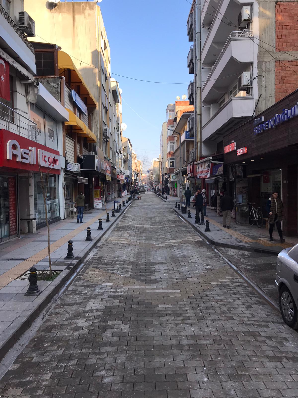 Biga Belediyesinin Kilit Parke Taş Döşemeleri Tüm Hızıyla Sürüyor