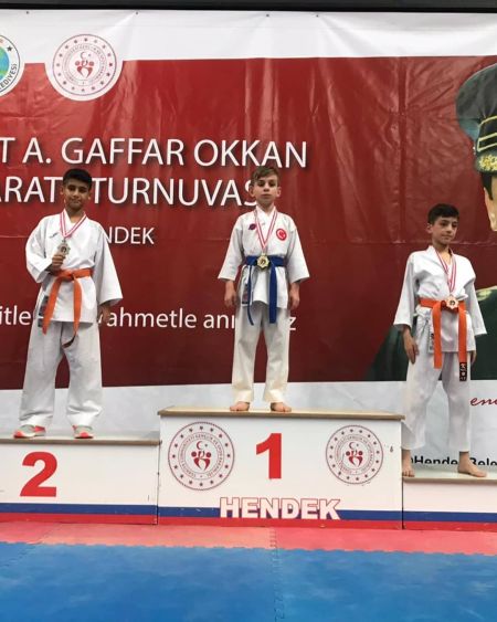 Biga Belediyesi Karate Sporcuları Kupa ve Madalyalarla Döndü