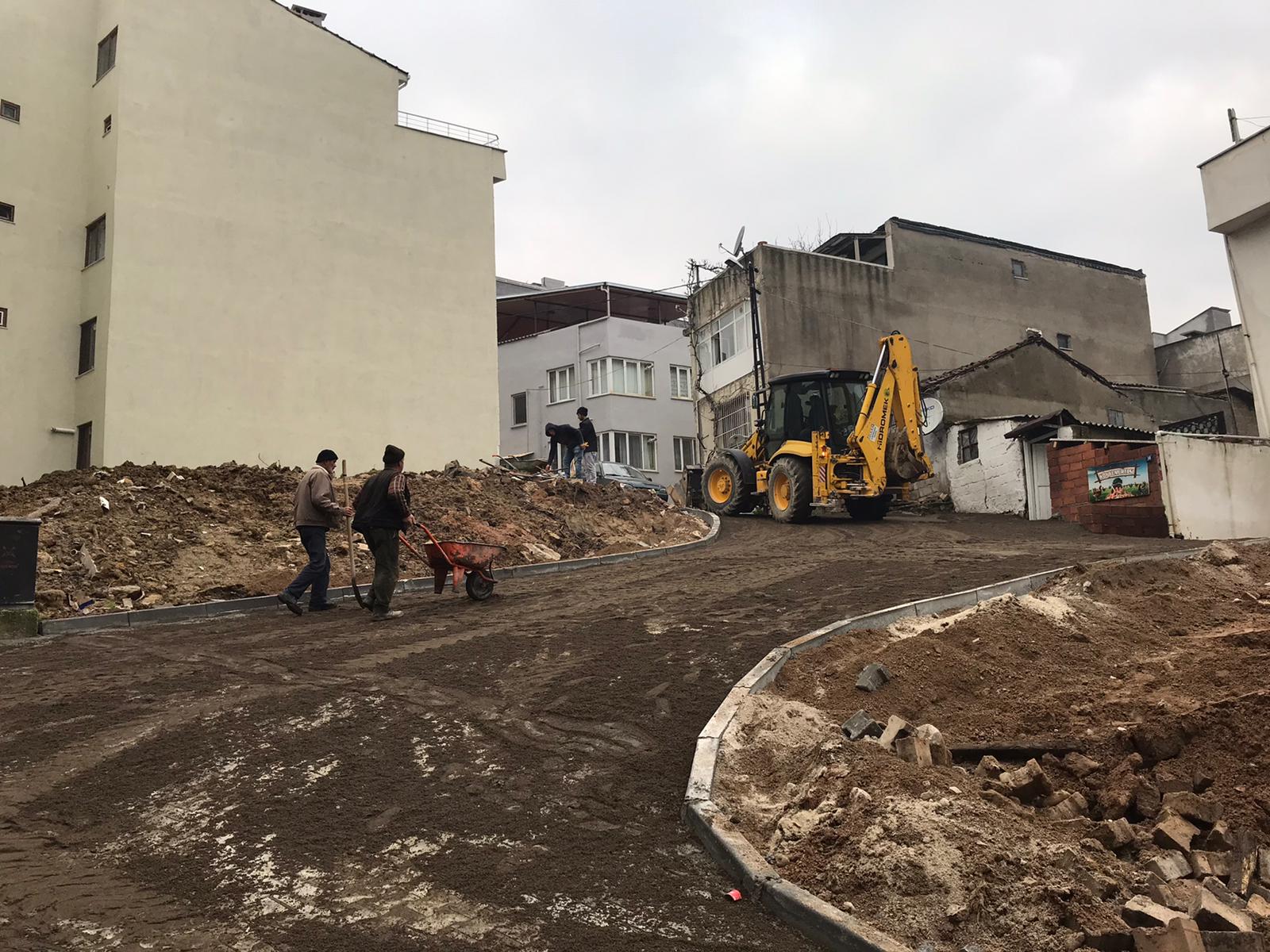 Biga Belediyesinin Kilit Parke Taş Döşemeleri Tüm Hızıyla Sürüyor