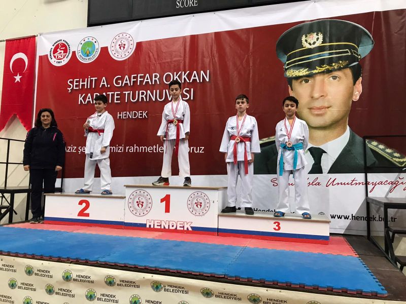 Biga Belediyesi Karate Sporcuları Kupa ve Madalyalarla Döndü