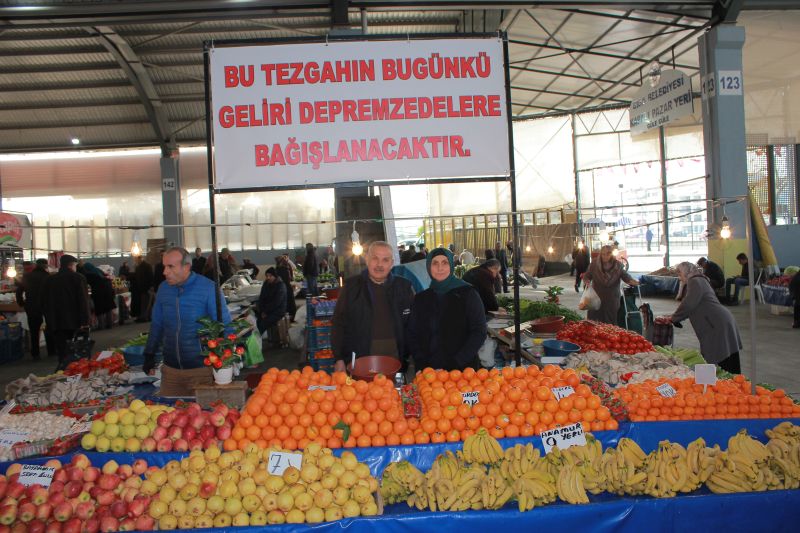 Bigalı Pazarcı Mehmet Leyla Kalkan Çifti Günlük Olarak Elde Edecekleri Geliri Depremzedelere Bağışladı