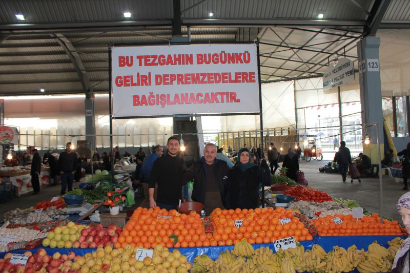 Bigalı Pazarcı Mehmet Leyla Kalkan Çifti Günlük Olarak Elde Edecekleri Geliri Depremzedelere Bağışladı