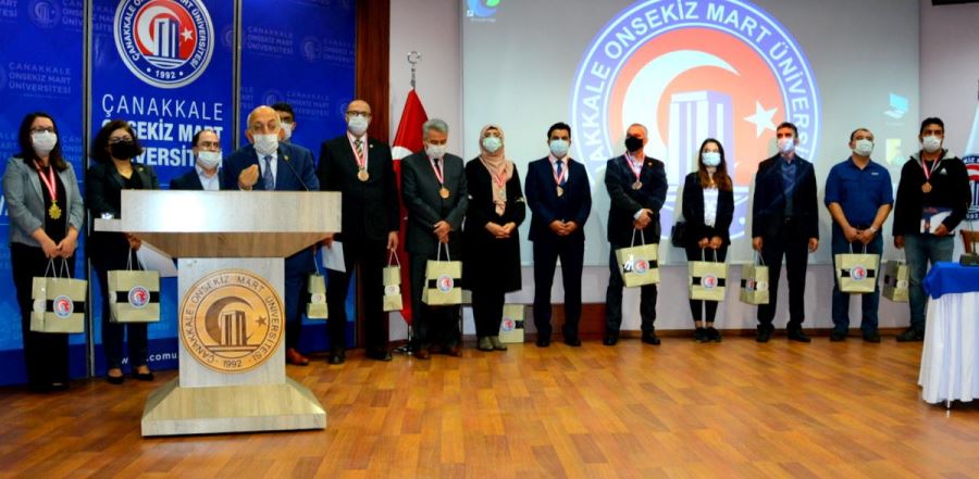 ISIF’20 Buluş Fuarında Dereceye Giren ÇOMÜ Akademisyenlerine Madalyaları Takdim Edildi