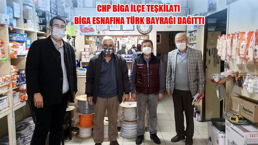 CHP Biga İlçe Teşkilatı Biga Esnafına Türk Bayrağı Dağıttı