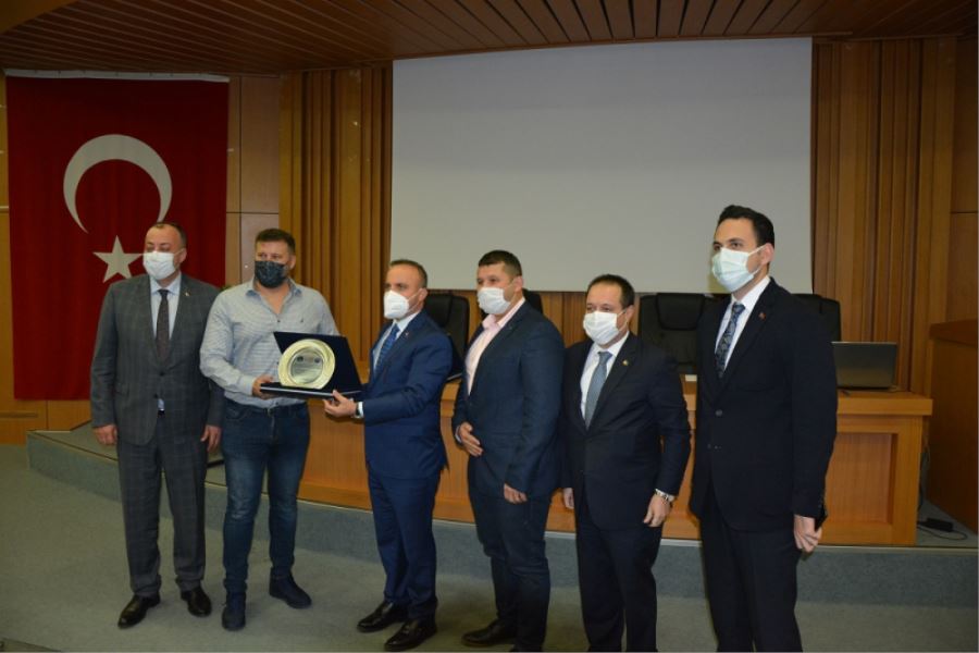 TOBB Türkiye 100 Sıralamasında Yer Alan Çanakkale’li Firmalara Ticaret Borsasında Plaket Takdimi Gerçekleştirildi