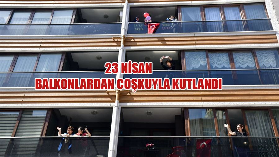 Biga’da 23 Nisan Balkonlardan Coşkuyla Kutlandı