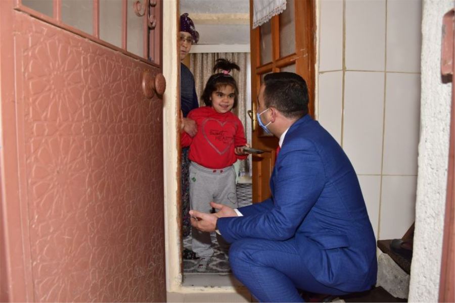 Fotoğraf: Biga’da 23 Nisan Balkonlardan Coşkuyla Kutlandı