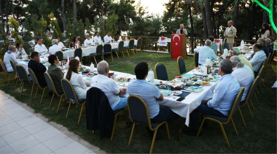 Ak Parti Grup Başkanvekili Ve Çanakkale Milletvekili Bülent Turan Turizmcilerle Bir Araya Geldi