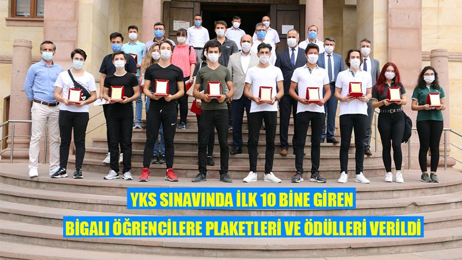 YKS Sınavında İlk 10 Bine Giren Bigalı Öğrencilere Plaketleri Ve Ödülleri Verildi