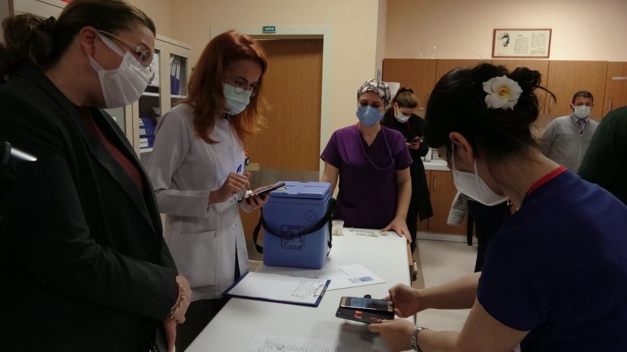 Çanakkale’de Sağlık Çalışanları Korona Virüs Aşısı Oldu 