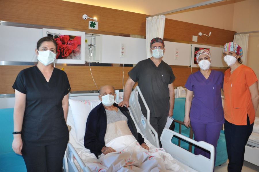 87 Yaşındaki Aort Anevrizma Hastası Çanakkale Mehmet Akif Ersoy Devlet Hastanesinde Sağlığına Kavuştu
