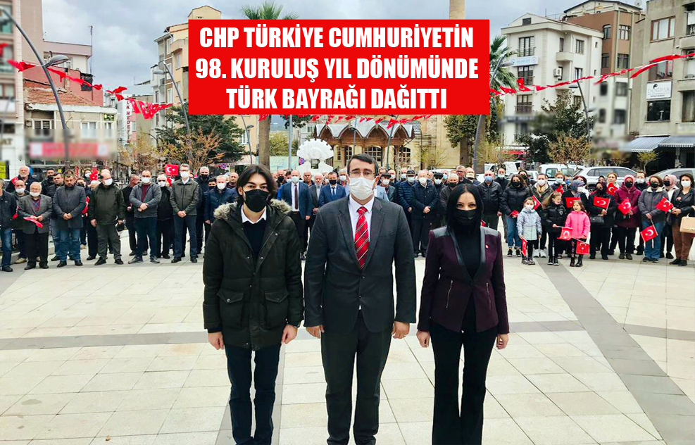 CHP Türkiye Cumhuriyetin 98. Kuruluş Yıl Dönümünde Türk Bayrağı Dağıttı