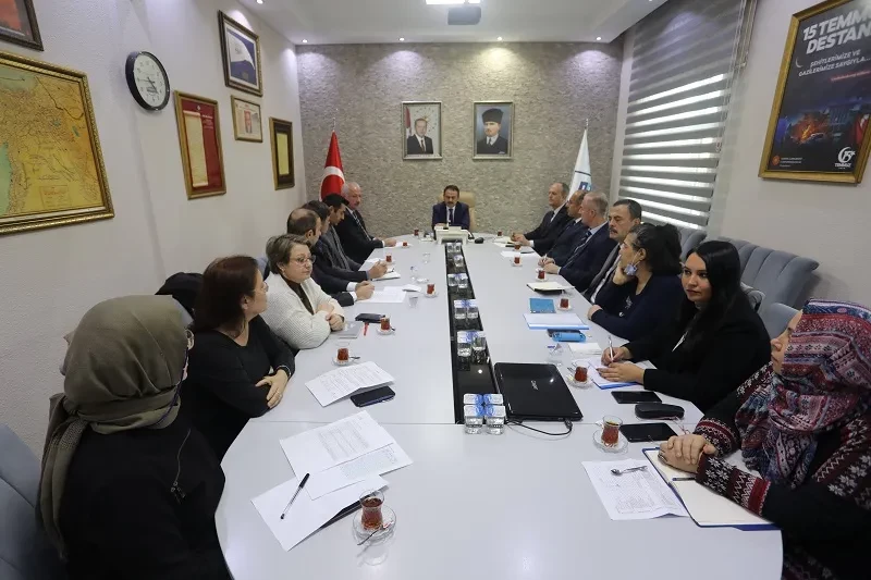 Vali İlhami AKTAŞ, Üniversite Öğrenci Yurt Müdürleri ile Değerlendirme Toplantısı Gerçekleştirdi