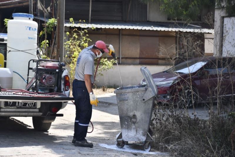 Biga Belediyesi, Kurban Bayramı Sonrası Çöp Konteynerlerini Dezenfekte Etti 