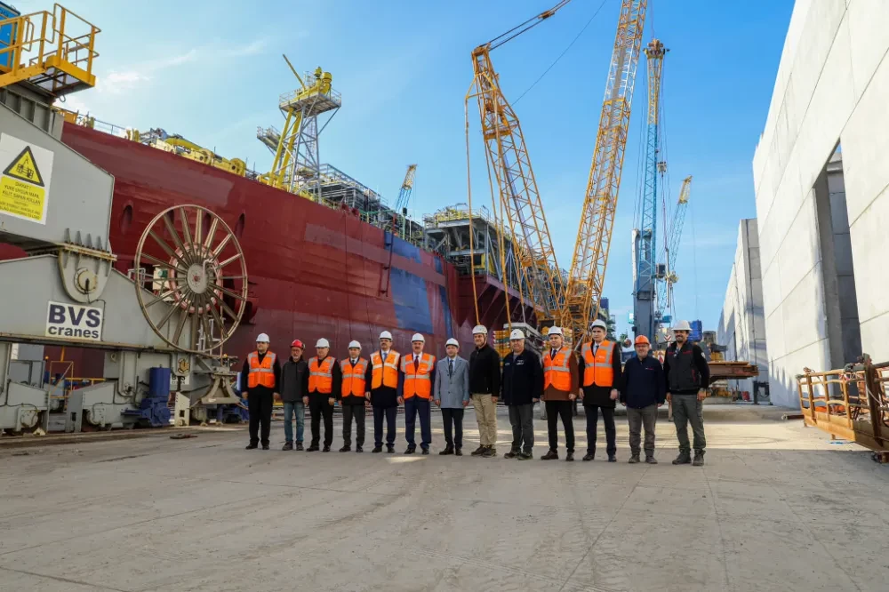 Türkiye’nin İlk Doğalgaz Yüzer Üretim Platformu incelendi 