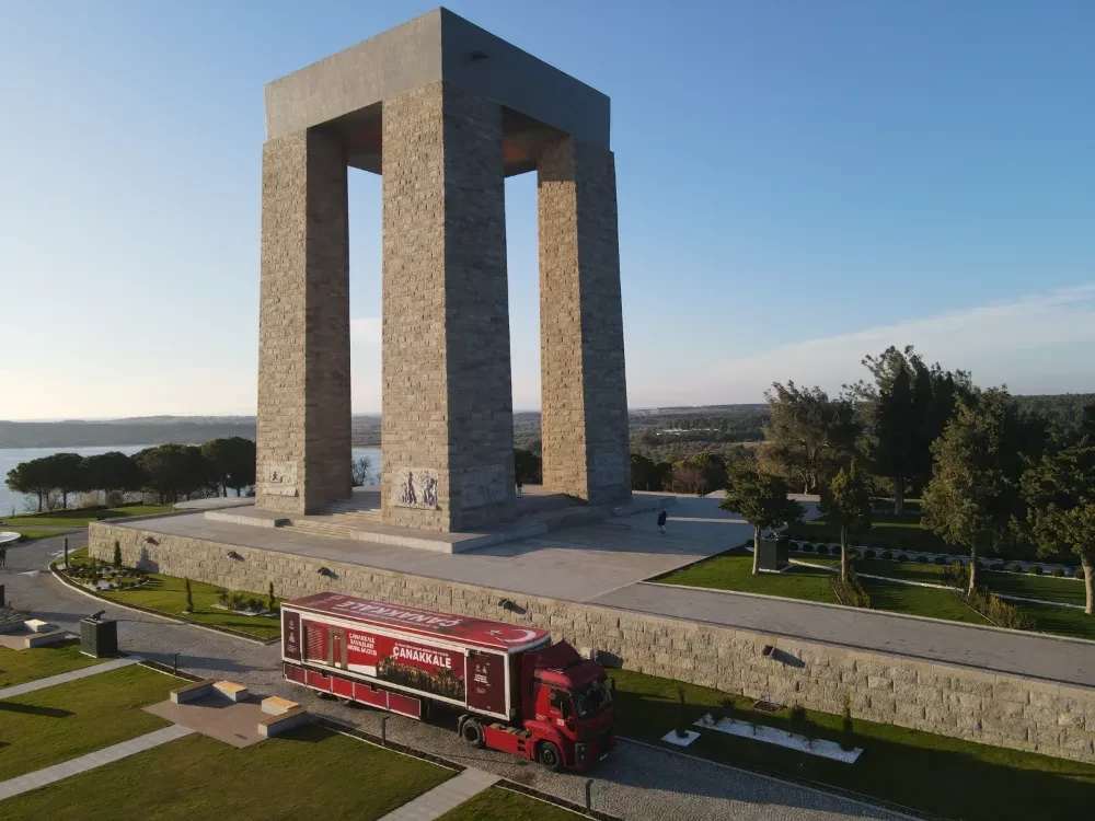 AL SANCAĞIN DALGALANDIĞI HER YERDİR ÇANAKKALE! ÇANAKKALE SAVAŞLARI MOBİL MÜZESİ BALKANLAR TURUNA ÇIKIYOR 